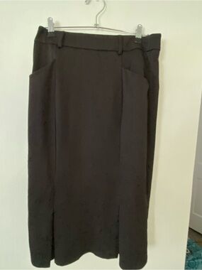 Women's Black Midi Skirt - Sleek Pocket Detail